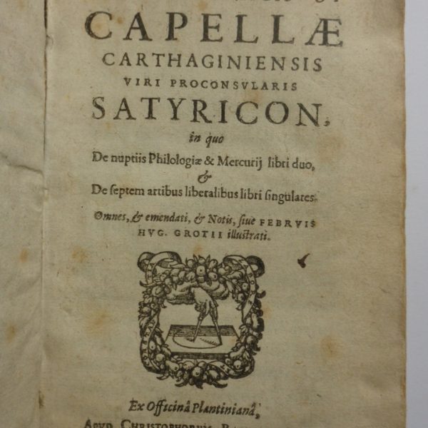 SATYRICON, in quo De nuptiis Philologiae & Mercurij libri duo, & De septem artibus liberalibus libri singulares. Omnes, & emendati, & notis, sive februis Hug. Grotii illustrati-