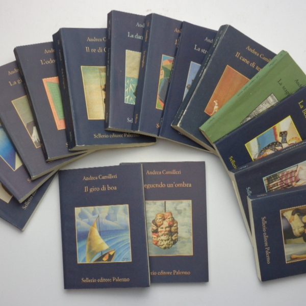 15 OPERE DI CAMILLERI, ed. Sellerio: 1-La stagione della caccia. 2-Inseguendo un'ombra. 3-Il giro di boa. 4-Una lama di luce. 5-Un covo di vipere. 6-Morte in mare aperto e altre indagini. 7-La bolla di componenda. 8- La strage dimenticata. 9-La rizzagliata. 10-Il cane di terracotta. 11-La presa di Macallè. 12-L'odore della notte. 13-La gita a Tindari. 14-Il re di Girgenti. 15-La danza del gabbiano.